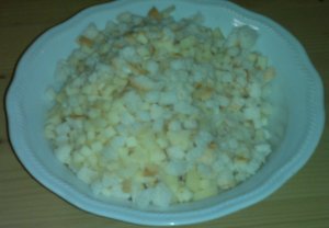 Pane tagliato a cubetti.